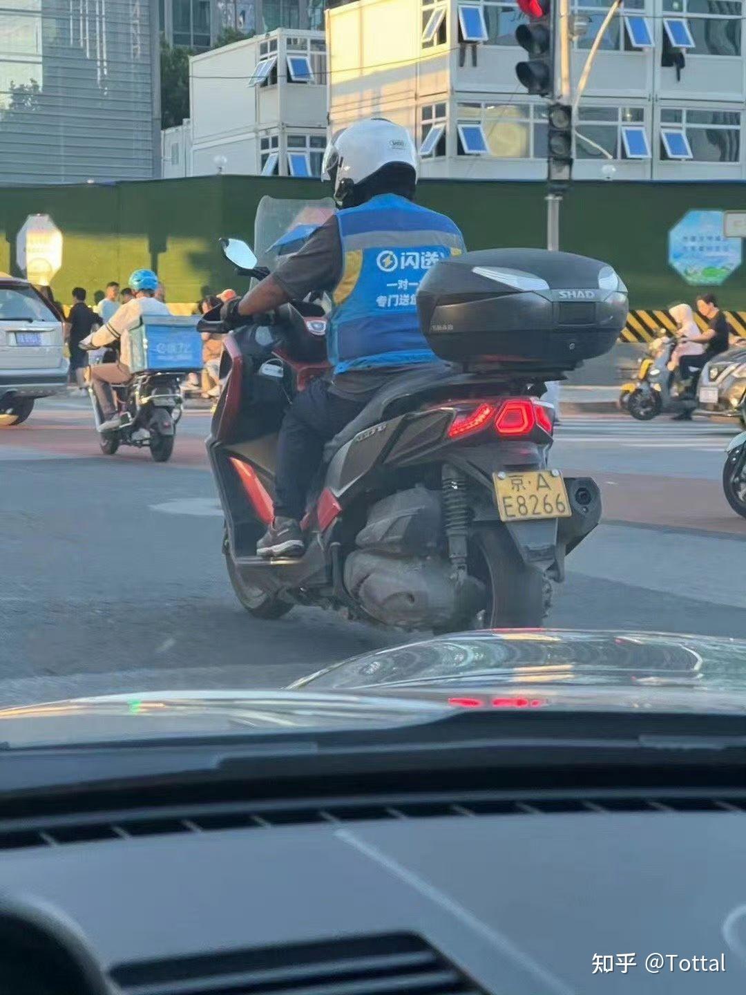 v2-24b0abcdfb1a143ac48229c4a1319082_r